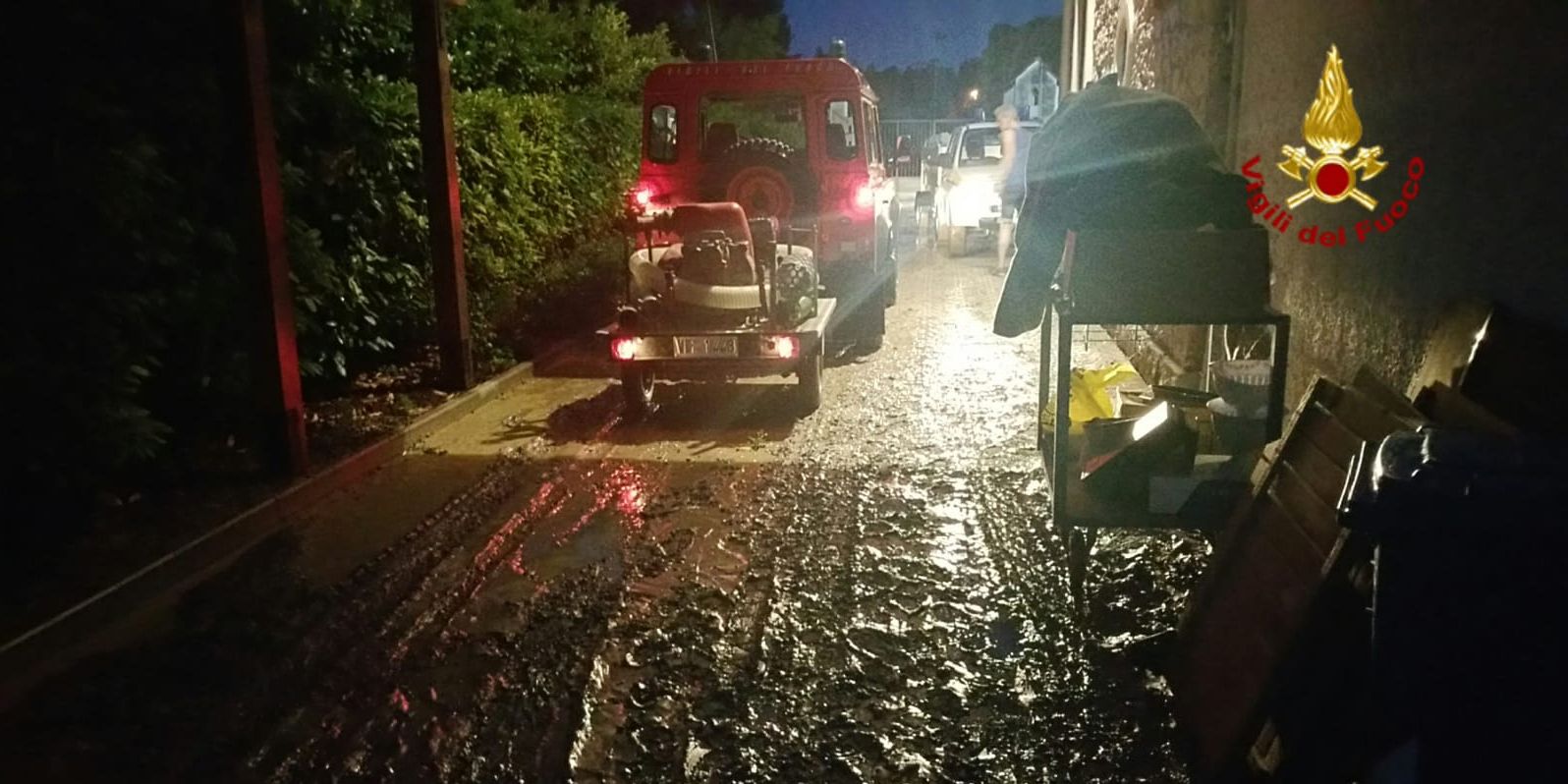 Treviso, esondazione del canale Rubianco nel comune di Cornuda