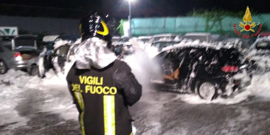 Genova, incendio auto a Cornigliano