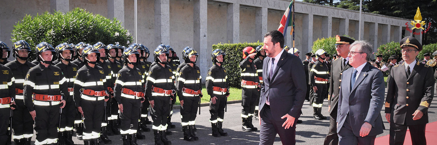 Omaggio del Ministro dell'Interno Salvini ai caduti dei Vigili del Fuoco