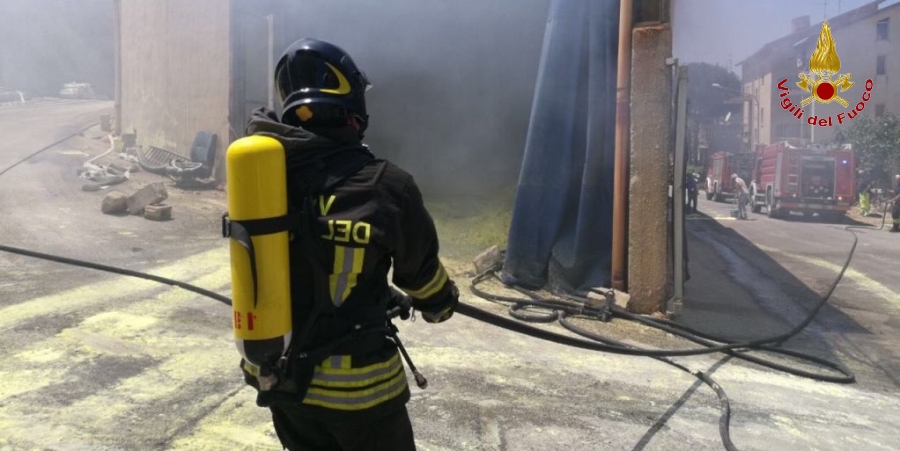 Palermo,  incendio in un capannone utilizzato per la lavorazione dello zolfo a Lercara Friddi