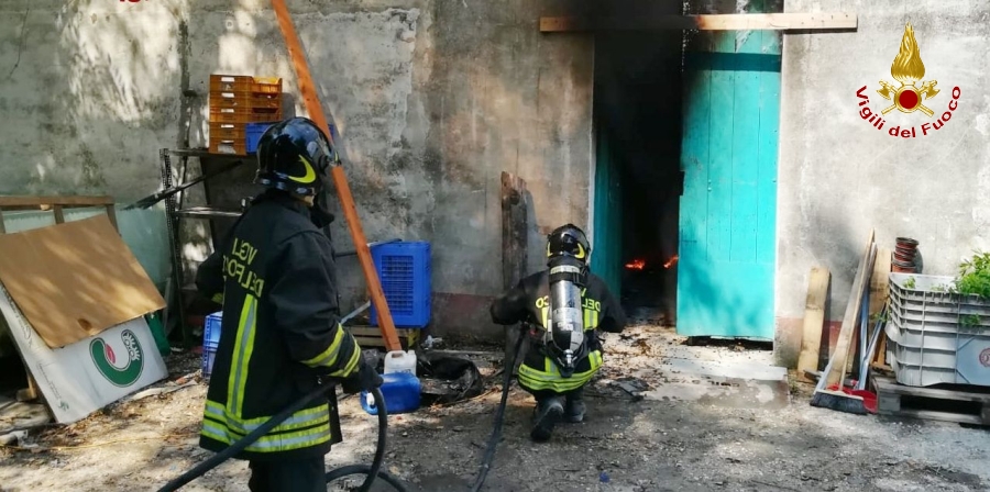 Ancona, a fuoco una cella frigorifero all'interno di un capannone industriale
