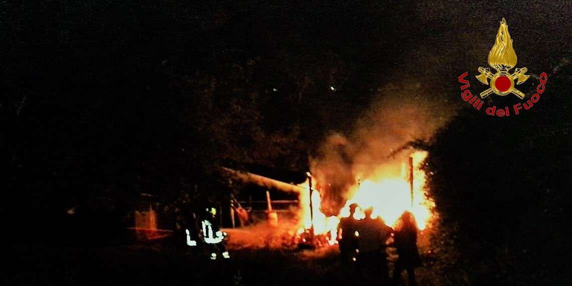 Vibo Valentia, incendio fienile in località Cuppo