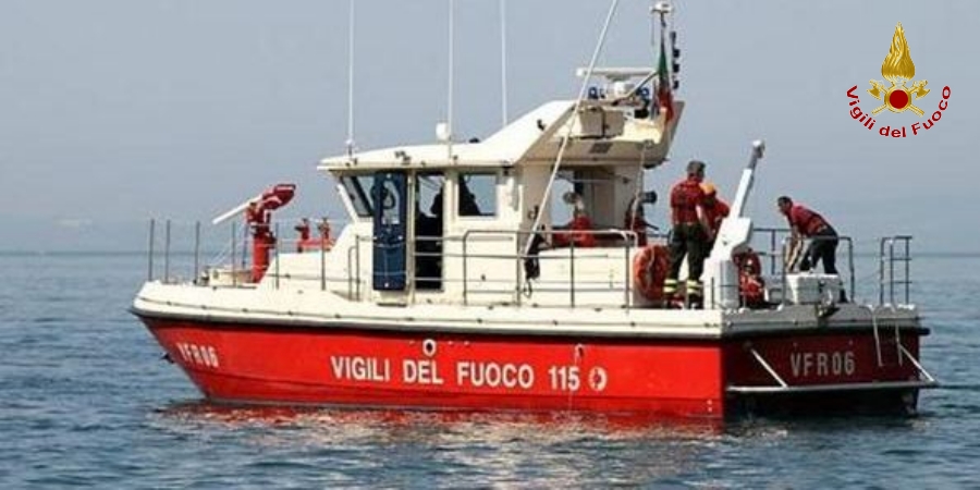 Ancona, i sommozzatori dei Vigili del Fuoco portano in salvo tartaruga marina