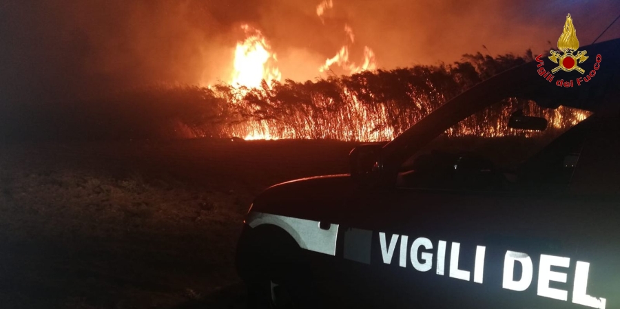 Ragusa, incendio in un canneto nella riserva dell'Irminio