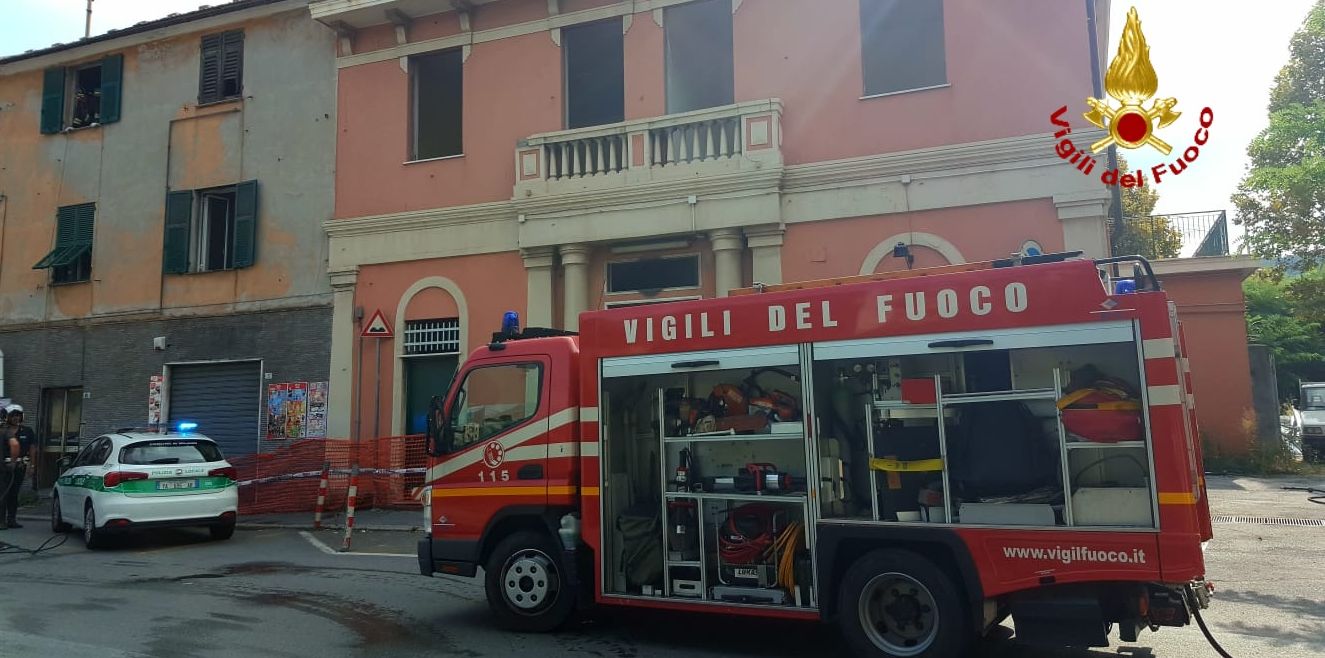 Genova, principio d'incendio in abitazione a Fegino