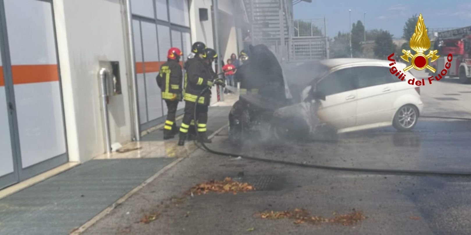 Ancona, incendio autovettura nel comune di Jesi
