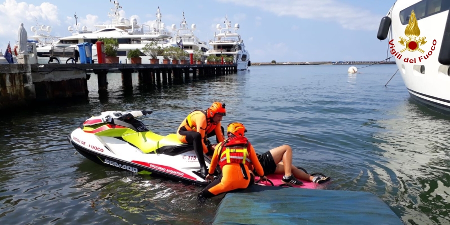 Lucca, soccorso un ragazzo nel porto di Viareggio