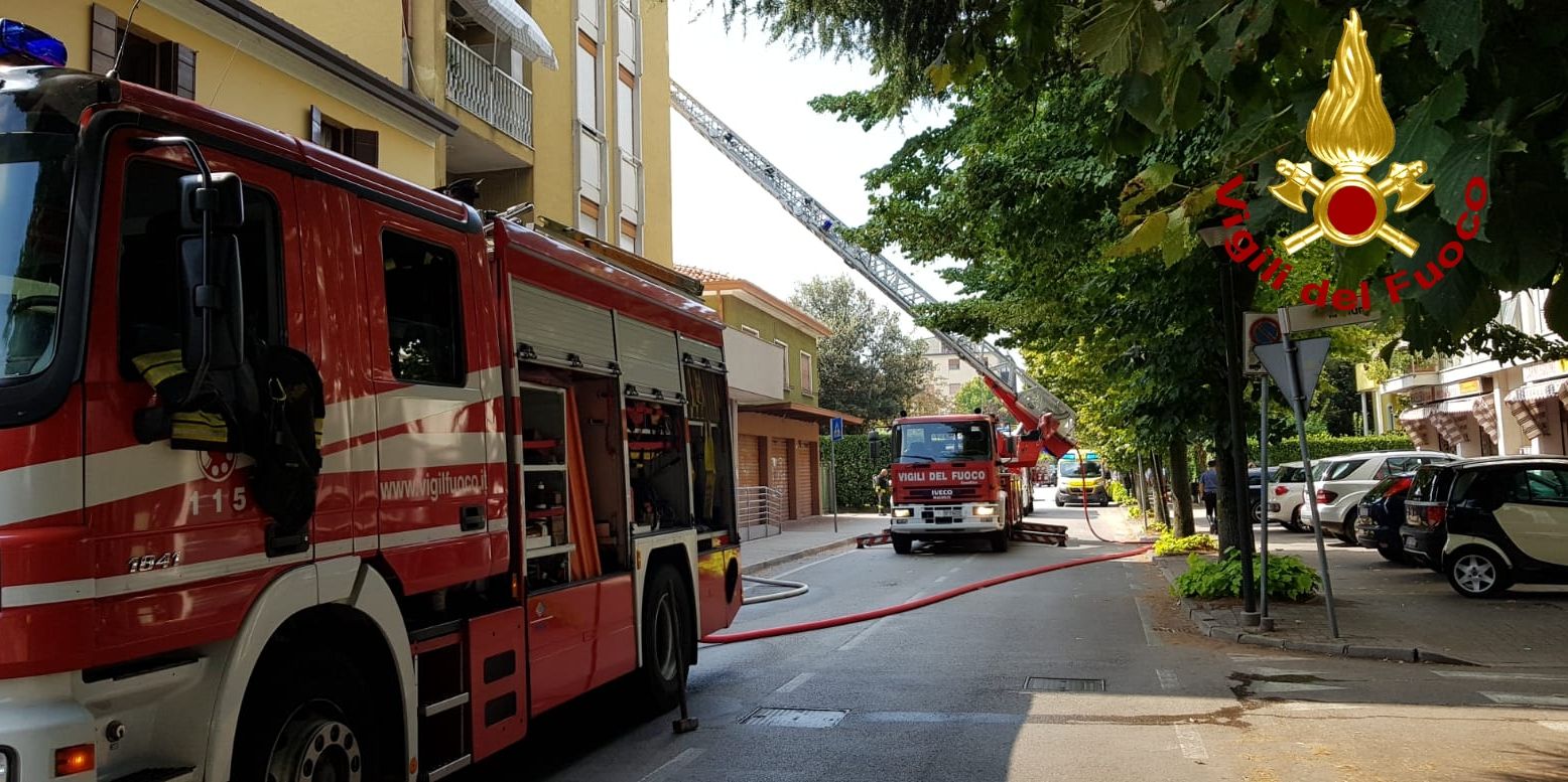 Treviso, incendio abitazione a Mogliano Veneto: i Vigili del Fuoco mettono in salvo due anziani