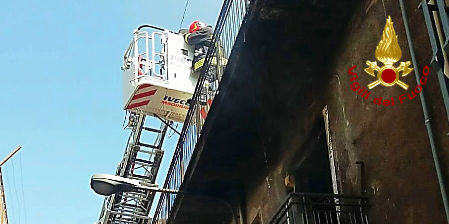 Catania, incendio abitazione  a Paternò