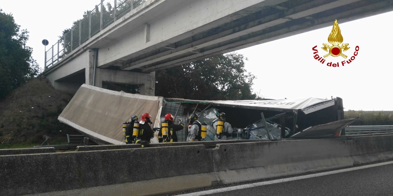 Bologna, incidente stradale in "A.13" con sversamento sostanze nocive