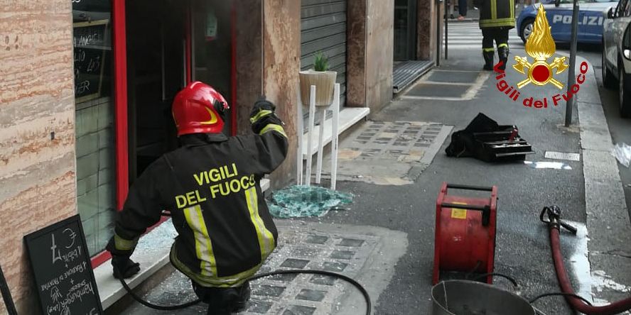 Genova, i Vigili del Fuoco impegnati per due incendi locali