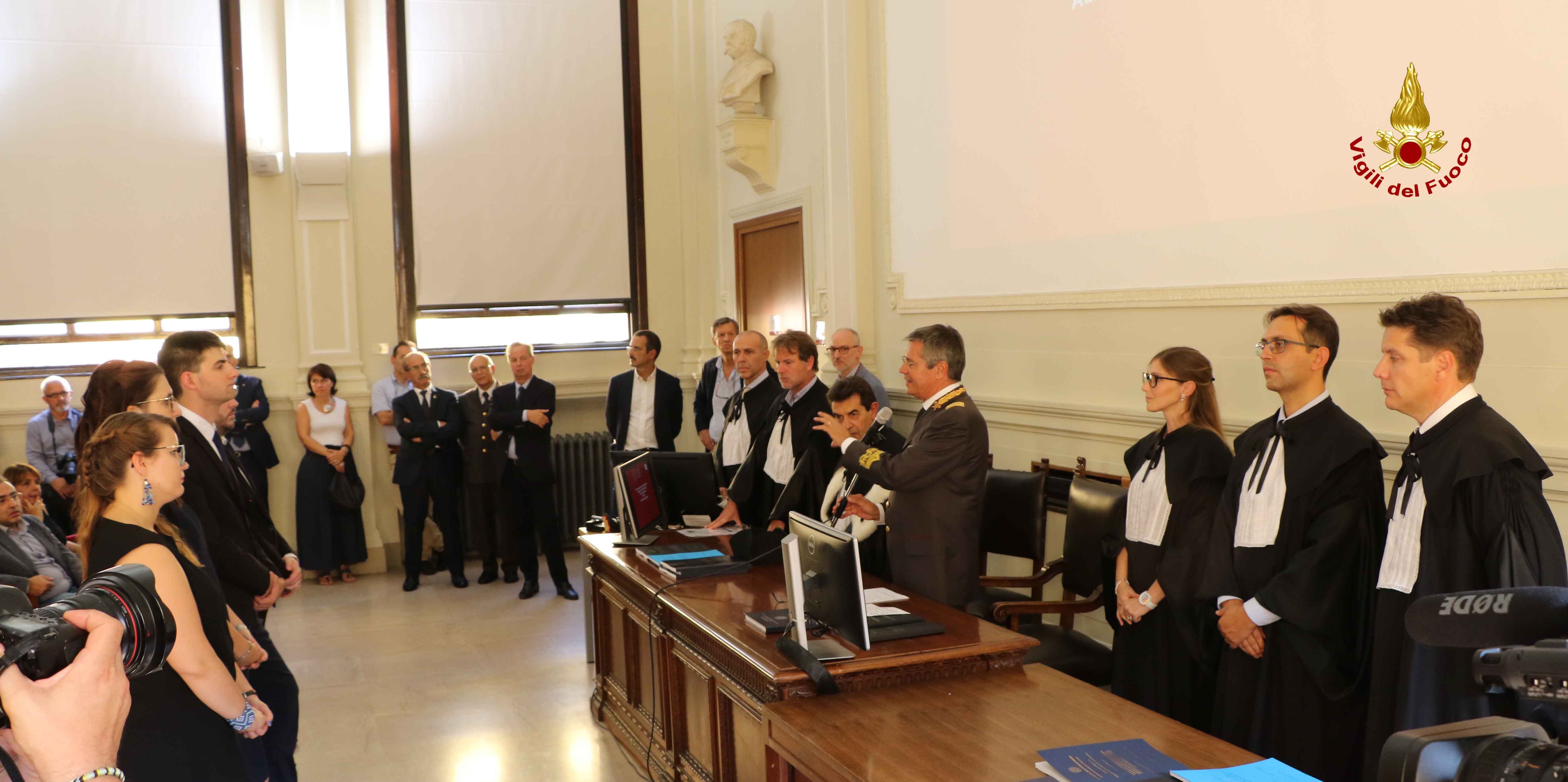 Padova, proclamati i primi 5 dottori in ingegneria della sicurezza frutto della collaborazione tra i Vigili del Fuoco e l'Università