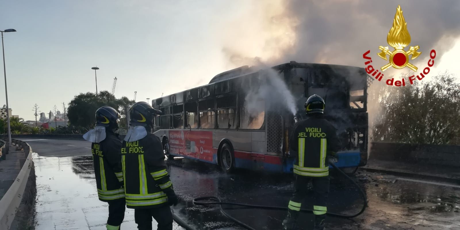 Catania, doppio intervento dei Vigili del Fuoco per incendi in centro città