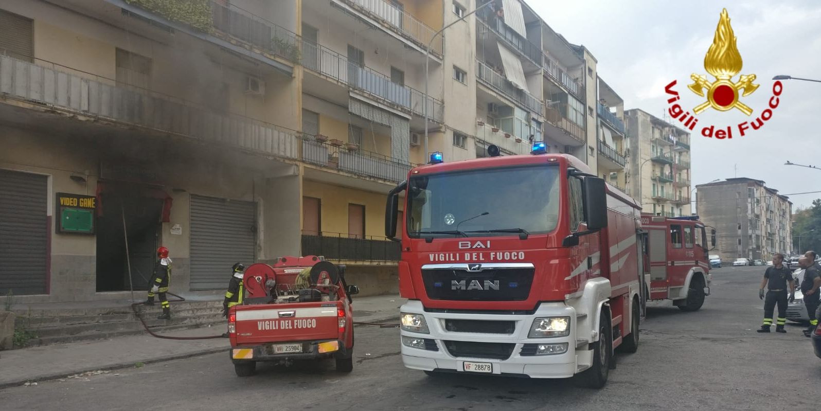 Catania, duplice intervento dei Vigili del Fuoco causa incendi