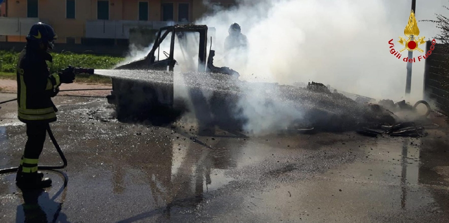 Padova, incendio camper nel comune di Selvazzano