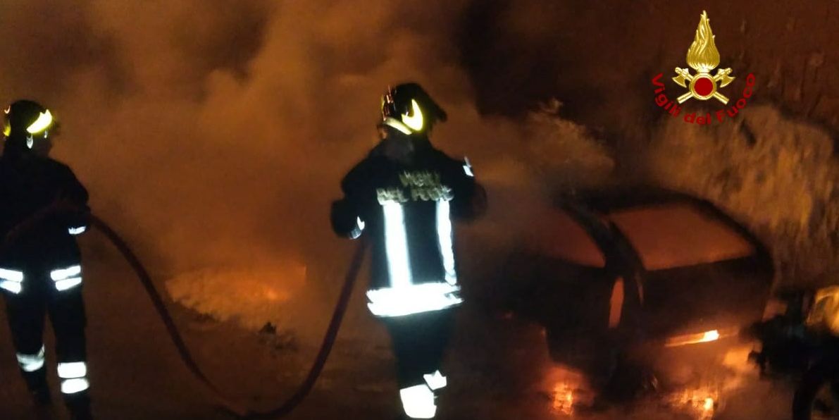 Genova, incendio autovetture