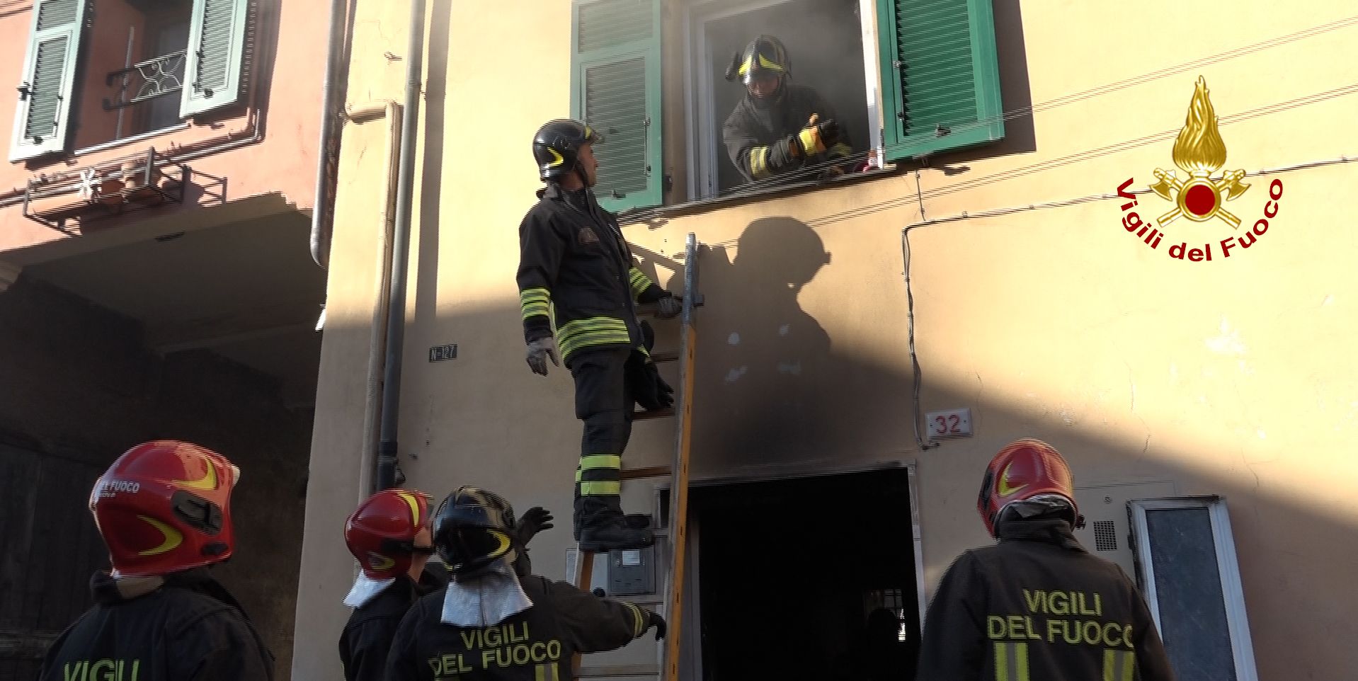Genova, incendio scantinato nel comune di Cornigliano