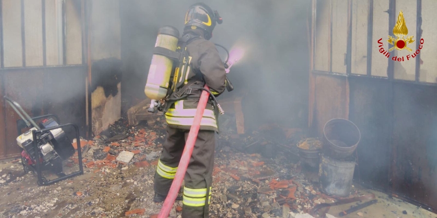 Varese, incendio locali a Lonate Pozzolo