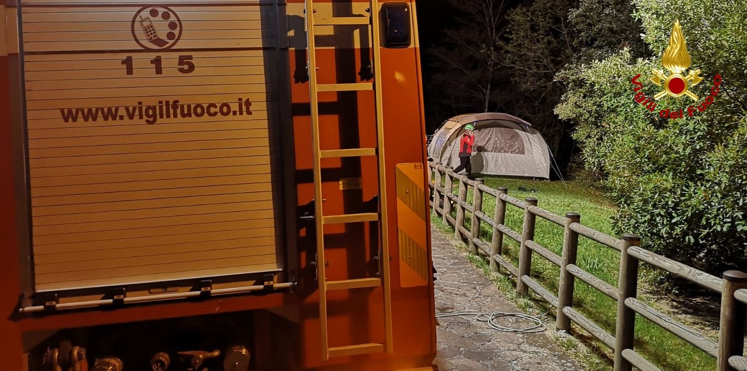Ancona, soccorsa speleologa scivolata in una grotta a San Vittore di Genga