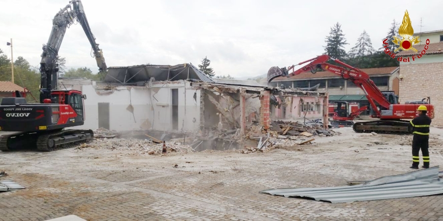 Ancona, interventi di demolizioni di edifici in comuni del cratere