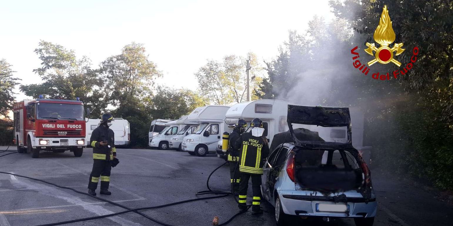 Ancona, incendio autovettura a Polverigi