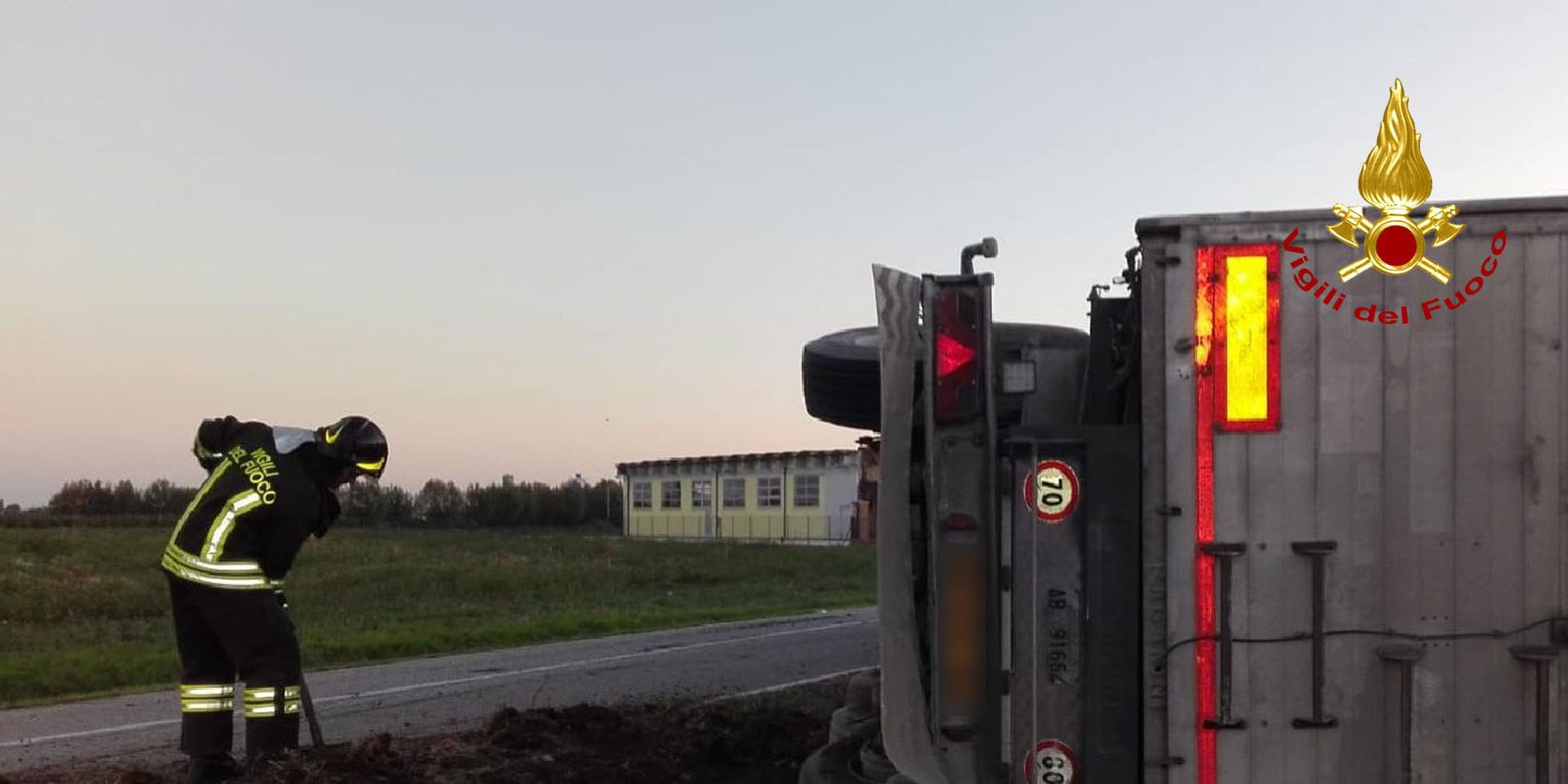 Padova, estratto dalle lamiere del proprio abitacolo conducente di un mezzo pesante