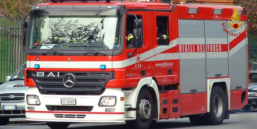 Ancona, intervento dei Vigili del Fuoco per rimuovere parti murarie pericolanti