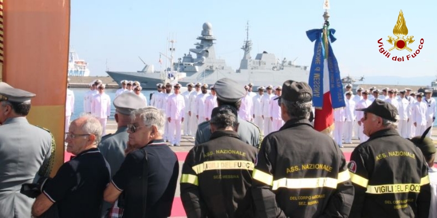 Messina, consegna della bandiera da combattimento alla fregata "Luigi Rizzo" nel porto di Milazzo