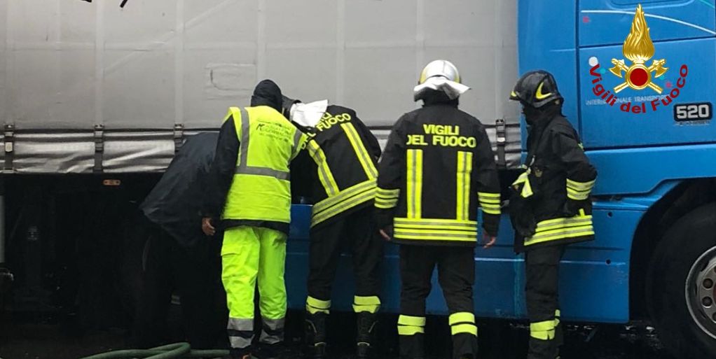 Ancona, incidente stradale in centro città