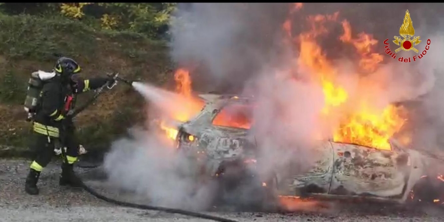 Cuneo, incendio autovettuera nel comune di Narzole