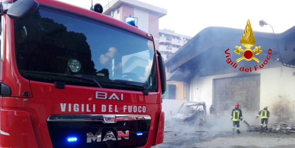 Palermo, incendio di un furgone in zona Partanna Mondello