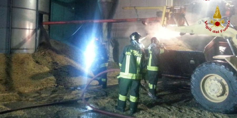 Padova, incendio silos nel comune di Candiana
