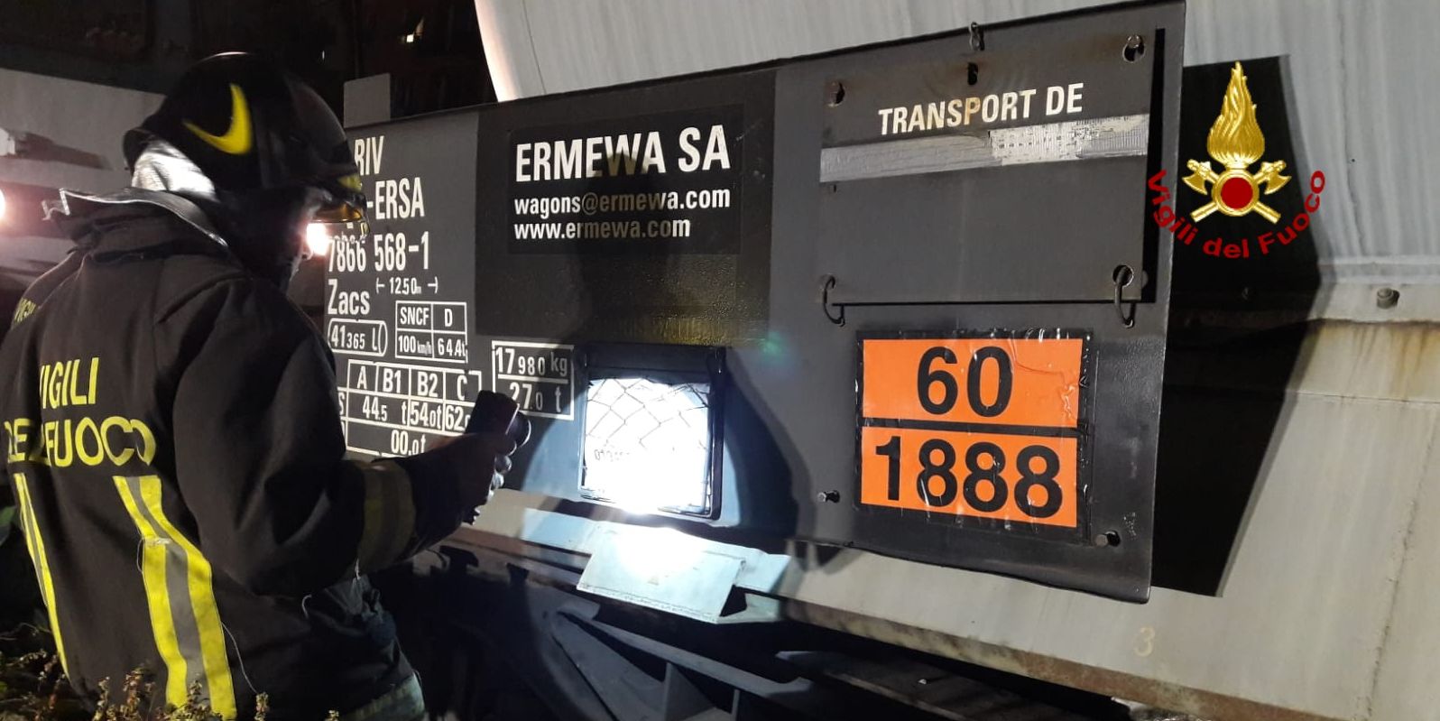 Genova, intervento dei Vigili del Fuoco per lo sviamento di una cisterna ferroviaria