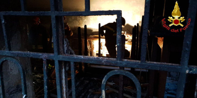 Lecco, incendio nell'edificio dell'ex Hotel Tartavalle