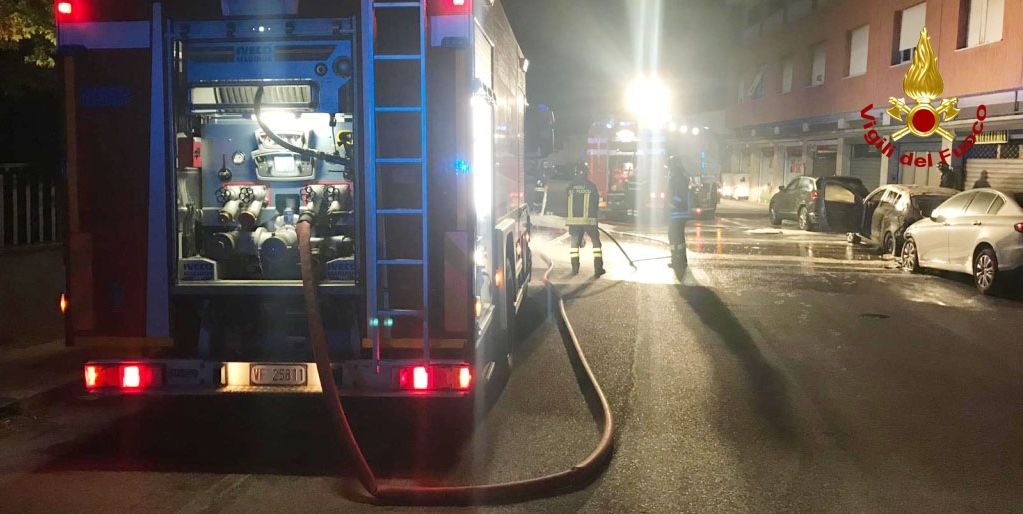 Ancona, incendio autovetture