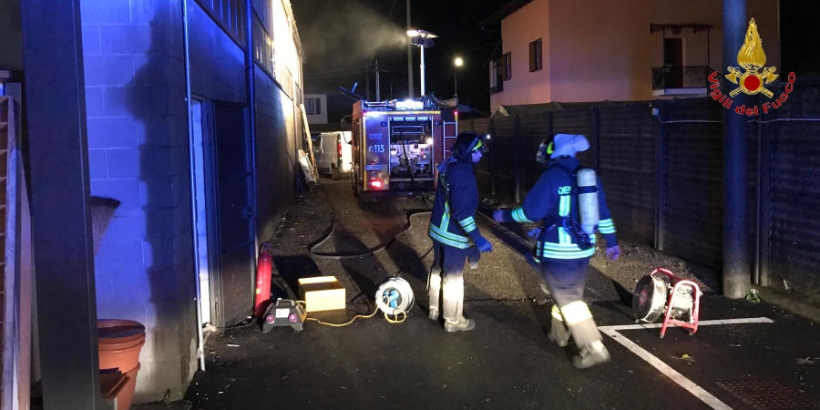 Varese, incendio deposito nel comune di Cunardo