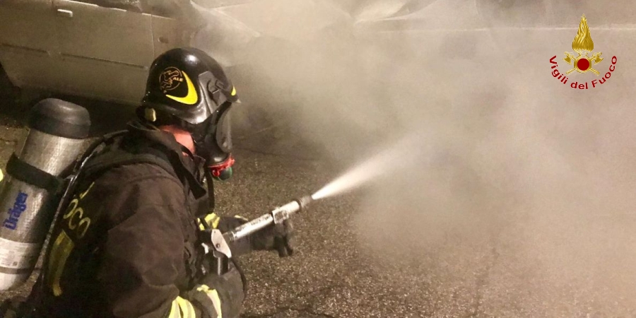 Ancona, incendio di due autovetture