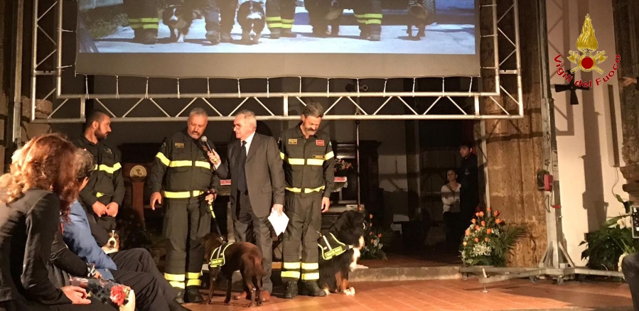Perugia, riconoscimento al nucleo cinofili dei Vigili del Fuoco