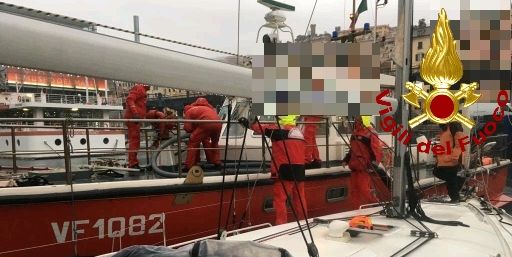 Genova, soccorsa imbarcazione in difficoltà