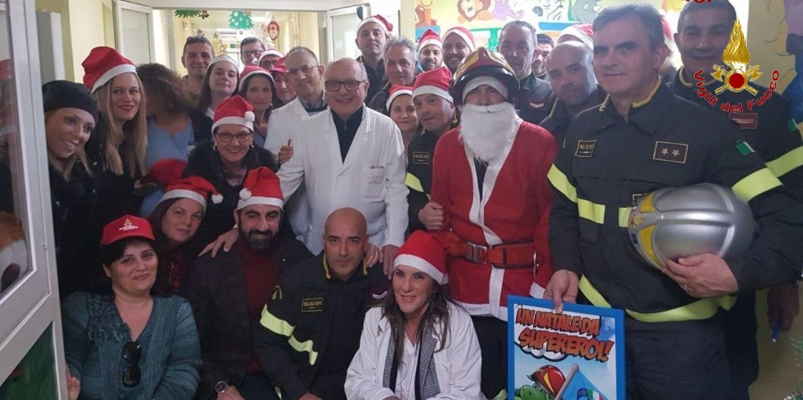 Crotone, Visita dei Vigili del Fuoco del Comando presso il reparto di pediatria dell'Ospedale civile