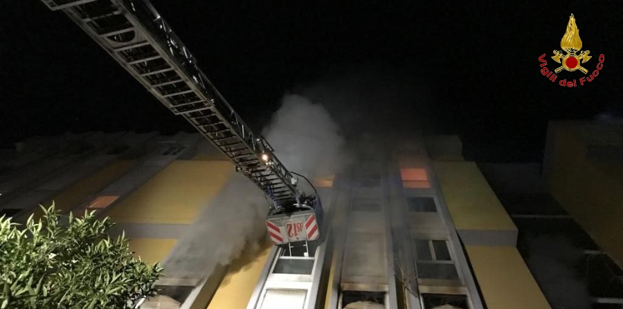 Roma, fiamme in alcuni edifici in tre diverse zone della città