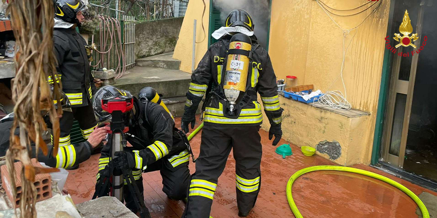 Genova, fiamme in un appartamento in via Mottachiusura