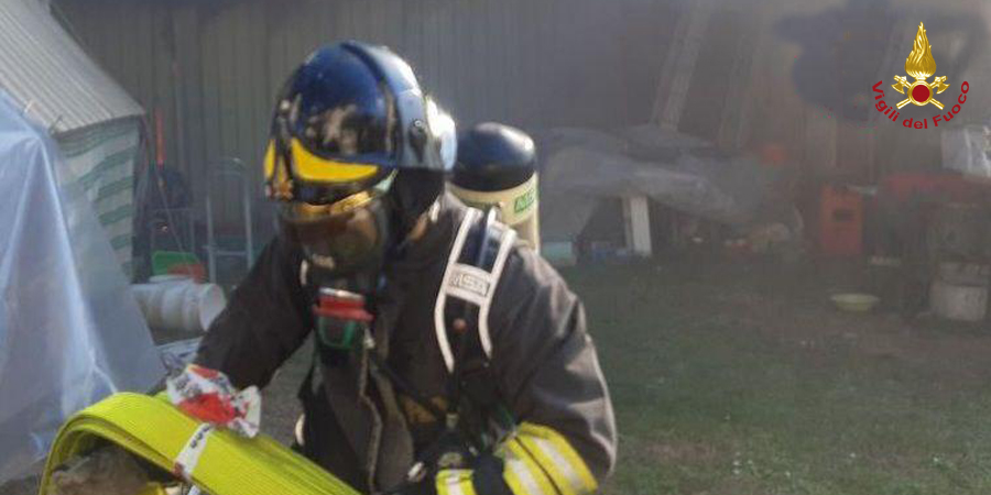 Forlì, incendio autorimessa in via Arno Forlì, incendio autorimessa in via Arno