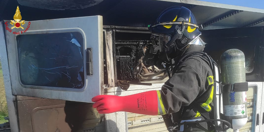 Ancona, incendio impianto fotovoltaico a Monsano
