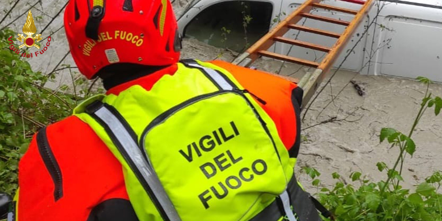 Reggio Emilia, tratto in salvo un uomo