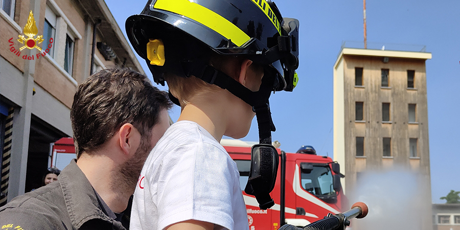 Verona, i bambini fanno visita ai Vigili del fuoco scaligeri