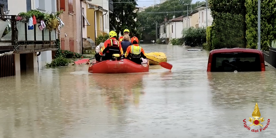 Emilia Romagna e Marche, i Vigili del Fuoco impegnati per la forte ondata di maltempo
