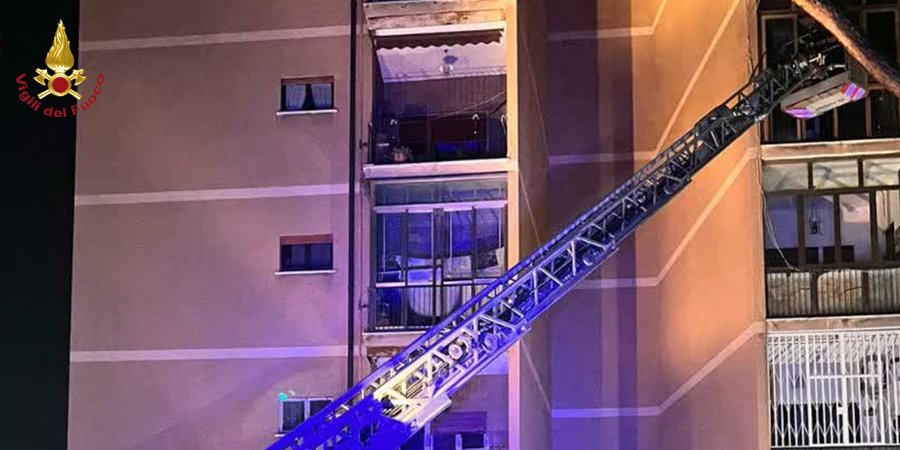 Roma, incendio appartamento