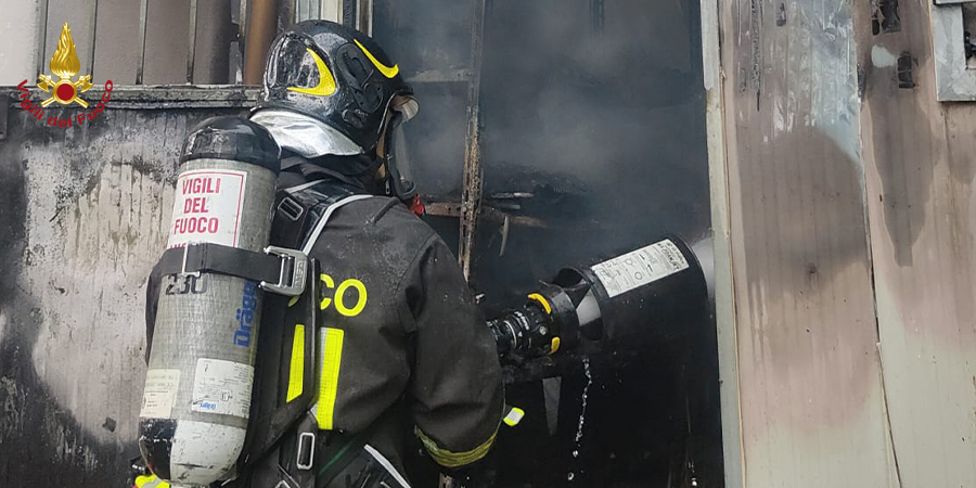 Ancona, incendio locale tecnico