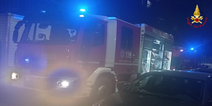 Milano, incendio appartamento